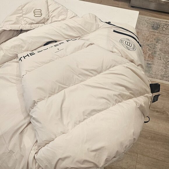 Aritzia small super puff - Picture 3 of 5